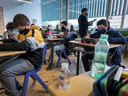 Alumnos, en una clase de primero de la ESO en un colegio de Valencia.