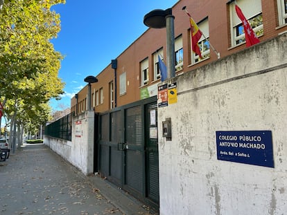 La fachada del Colegio Antonio Machado de Leganés (Madrid).