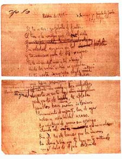 Primera hoja del manuscrito original de <i>Tu infancia en Menton,</i> titulado por Lorca <i>Ribera de 1910.</i> "Sí, tu niñez: ya fábula de fuentes. / El tren y la mujer que llena el cielo. / Tu soledad esquiva en los hoteles / y tu máscara pura de otro signo. / Es la niñez del mar y tu silencio / donde los sabios vidrios se quebraban. / Es tu yerta ignorancia donde estuvo / mi torso limitado por el fuego. / Norma de amor te di, hombre de Apolo, / llanto con ruiseñor enajenado, / pero, pasto de ruina, te afilabas / para los breves sueños indecisos. Pensamiento de enfrente, luz de ayer, / índices y señales del acaso. / Tu cintura de arena sin sosiego / atiende sólo rastros que no escalan. / Pero yo he de buscar por los rincones / tu alma tibia sin ti que no te entiende / con el dolor de Apolo detenido...".