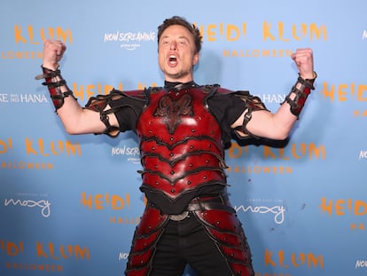 Elon Musk en una fiesta de Halloween en Nueva York en octubre de 2022: un día más pidiéndole a la gente o bien que le tema o bien que se ría de él.