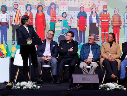 Gustavo Petro habla durante la instalación del Comité Nacional de la Participación, instancia transitoria de la Mesa de Diálogos de Paz entre el Gobierno Nacional y el Ejército de Liberación Nacional, en Bogotá, el 3 de agosto de 2023.