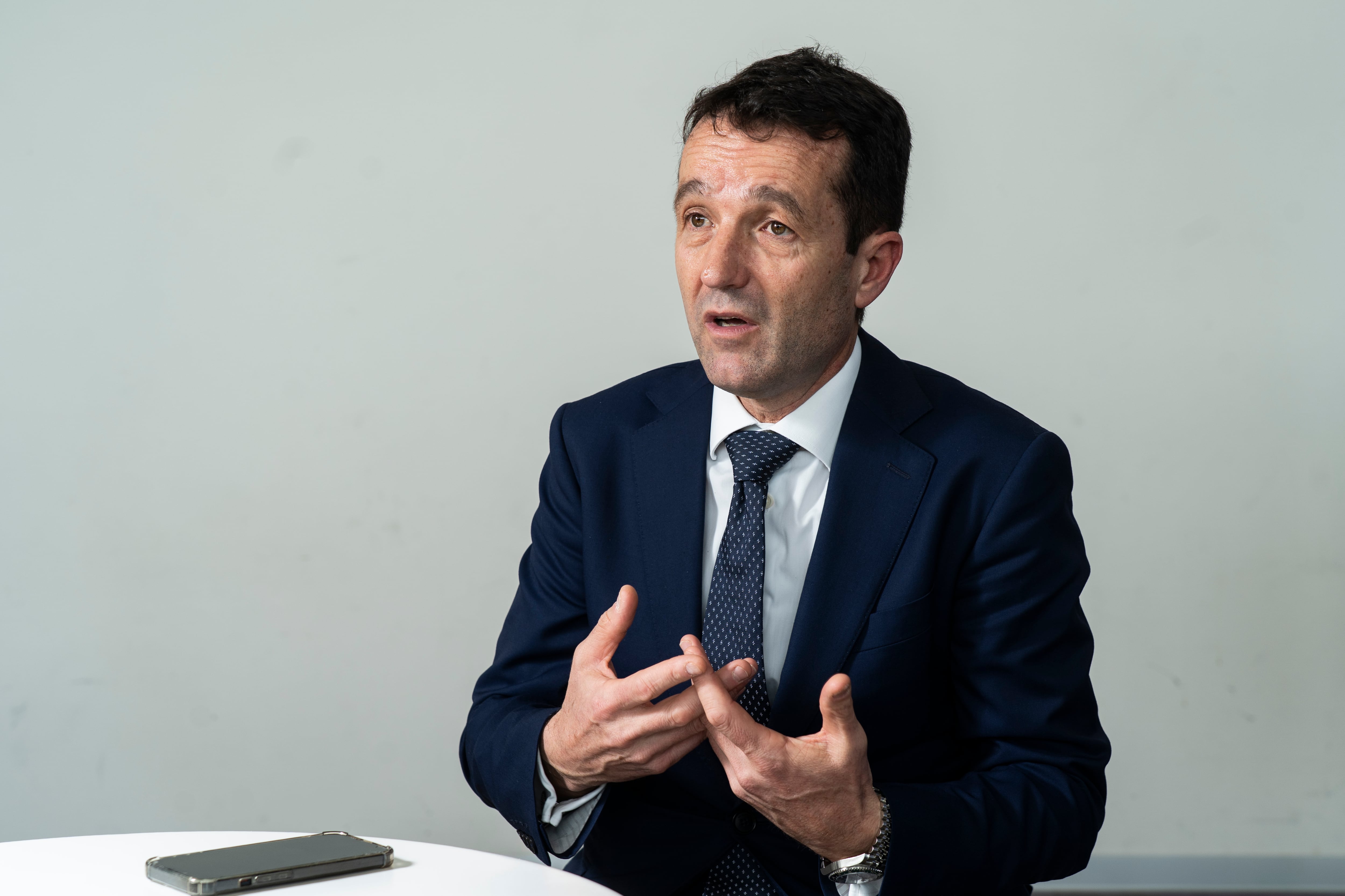 Indra apuesta por avanzar en la absorción de Escribano pese a las dudas de Moncloa