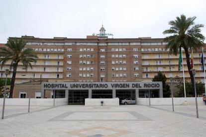 Hospital Virgen del Rocío (Sevilla), donde se encuentra ingresada la mujer malagueña, presuntamente quemada por su pareja.