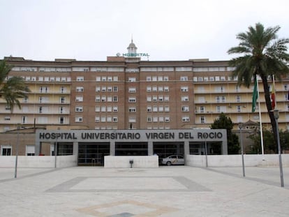 Hospital Virgen del Rocío (Sevilla), donde se encuentra ingresada la mujer malagueña, presuntamente quemada por su pareja.