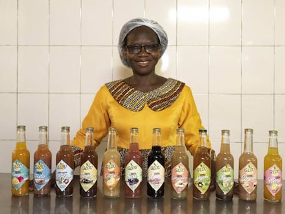 La emprendedora Esther Dienderé con sus productos.