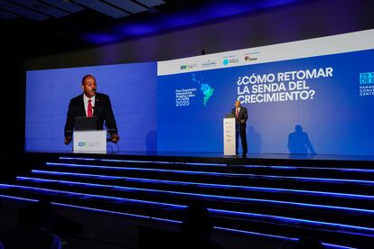 Gaston Browne, primer ministro de Antigua y Barbuda, participa de la plenaria de la segunda jornada del foro.