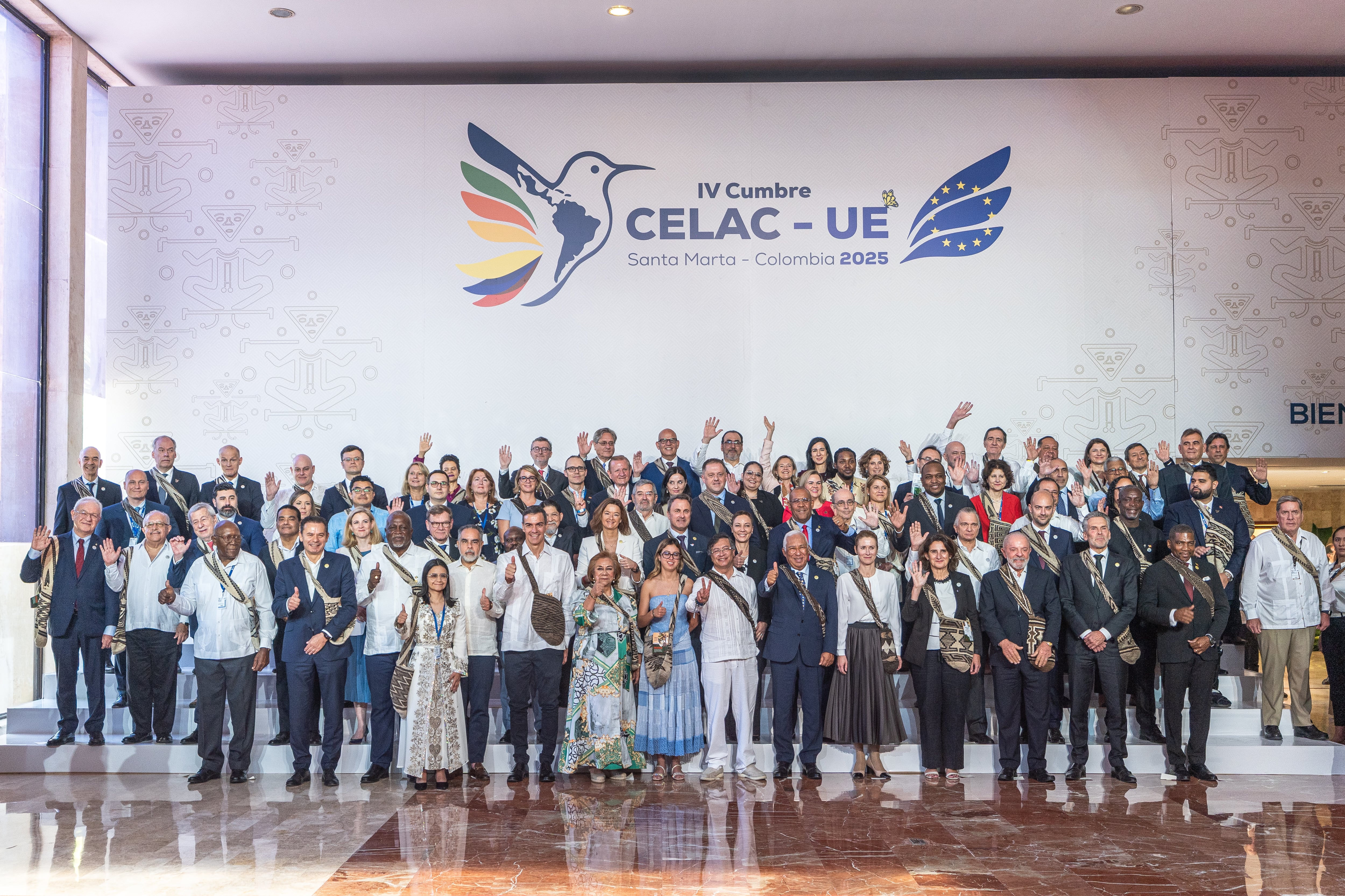 La escalada militar de Trump en el Caribe irrumpe en la cumbre CELAC - UE en Colombia