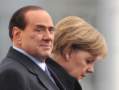 La canciller alemana, Angela Merkel, junto al ex primer ministro italiano, Silvio Berlusconi. 