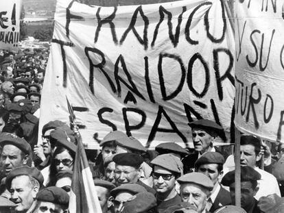Estella, Navarra, 4 de mayo de 1969<br>Los seguidores de Carlos Hugo de Borbón, que apoyaron a Franco durante la Guerra Civil, se sienten traicionados por el caudillo. No entienden porqué el Gobierno español le deniega el pasaporte al príncipe de los carlistas y no reconoce sus derechos de sucesión al trono.