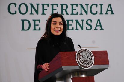 Ana Elizabeth García Vilchis la encargada de la sección 'Quién es quién en las mentiras'  durante la conferencia del 2 de septiembre en Palacio Nacional.