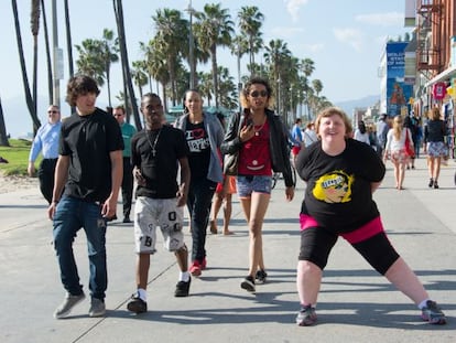 ¿Por qué todo el mundo mira así a esta mujer por la calle?