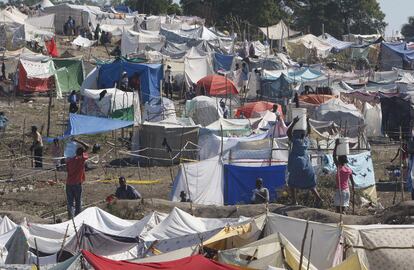 Campamento de realojo de personas rescatadas de Nan Charles.