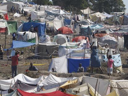 Campamento de realojo de personas rescatadas de Nan Charles.