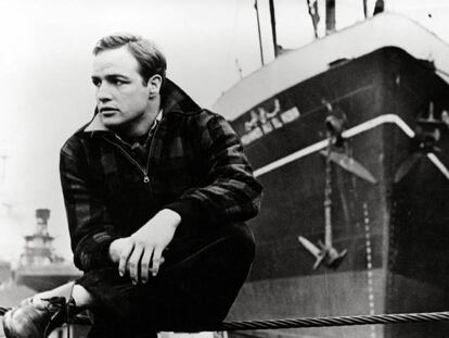 Marlon Brando en un fotograma de La ley del silencio, de Elia Kazan.