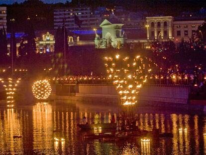 El río se viste de fuego