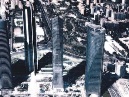 Recreaci&oacute;n de la quinta torre en el Paseo de la Castellana, en el centro.