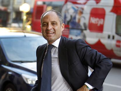 Camps, a su llegada ayer al juicio.