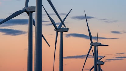 Turbinas eólicas de Acciona cerca de Igualada (Barcelona).