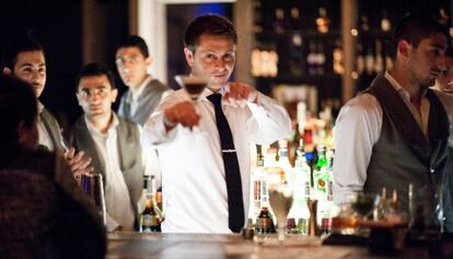 David R&iacute;os, mejor barman del mundo 2013, durante la competici&oacute;n Diageo World Class Bartender en Beirut