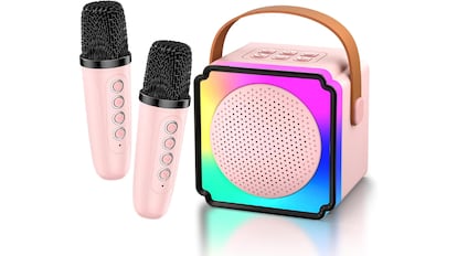 Este karaoke infantil pesa muy poco, así que es fácil de llevar a cualquier sitio.