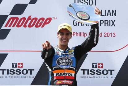 Àlex Rins celebra su triunfo en Australia.