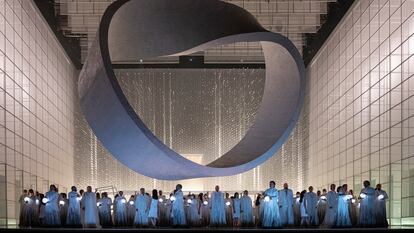 El coro durante la representación de la ópera 'Nabucco' en el Teatro Colón de Buenos Aires.