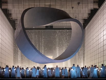 El coro durante la representación de la ópera 'Nabucco' en el Teatro Colón de Buenos Aires.