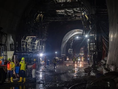 Construcción del túnel Guillermo Gaviria Echeverri conocido como túnel del Toyo, en Antioquia.