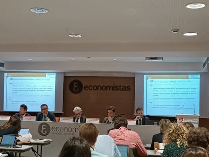 Presentación del informe en el Consejo General Economistas.