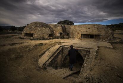 El Blockhaus 13, en Colmenar del Arroyo, formaba parte de una línea defensiva de 22 búnkeres que nunca llegó a terminarse. Esta fortificación, inspirada en las que se levantaron en Europa en la Primera Guerra Mundial, es la única que aún se mantiene en pie.