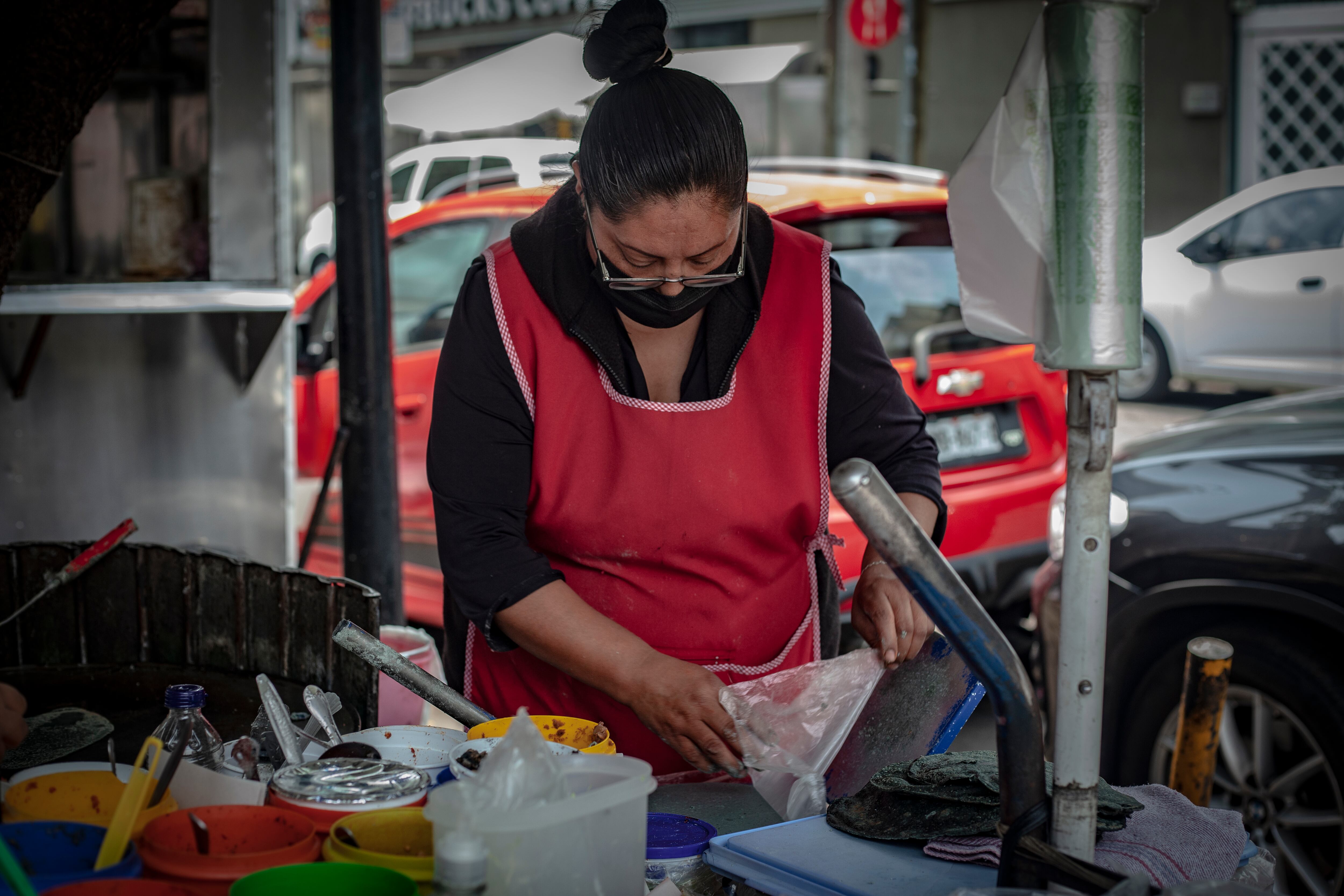 Las vendedoras Edith y Marisela López, trabajan en la Alcaldía Cuauhtémoc de Ciudad de México.
