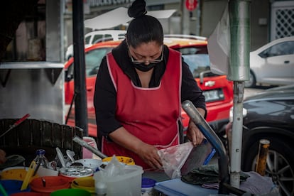 vendedoras de alimentos durante la contingencia ambiental