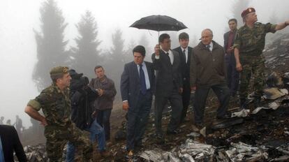 Federico Trillo, durante la visita al lugar del accidente en mayo de 2003.