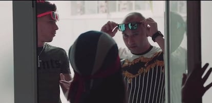 Francisco Tejón (r) during the filming of a reggaeton music video.