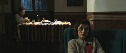 Mercedes Hoyos e Isabel Ampudia, en el filme.