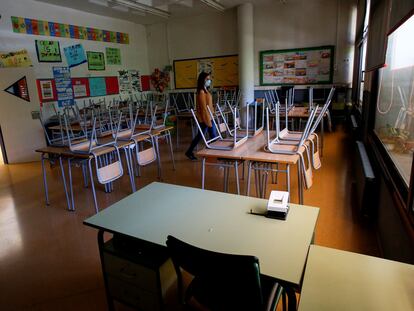 Vista de un aula vacía de la Escola l'Estel de Barcelona.