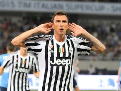 Mandzukic celebra su gol ante la Juventus, en Shangh&aacute;i.