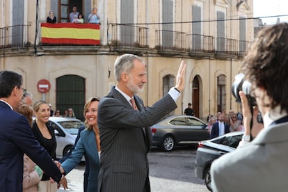 Felipe VI, a su llegada este viernes al encuentro de Academias Hispanoamericanas de la Historia en Trujillo (Cáceres).