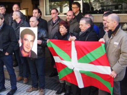 Dirigentes de Sortu, en el homenaje a Brouard y Muguruza en Madrid.