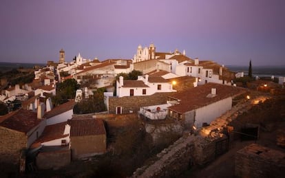 Vista a&eacute;rea del pueblo de Monsaraz, en Portugal. 