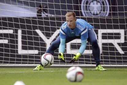 Ter Stegen, la semana pasada, ejercit&aacute;ndose con la selecci&oacute;n alemana.