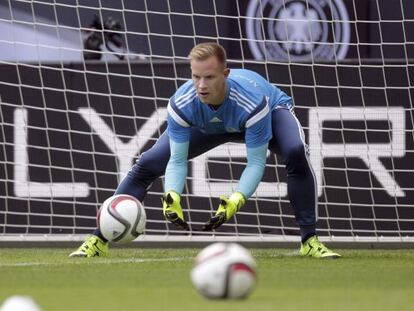 Ter Stegen, la semana pasada, ejercit&aacute;ndose con la selecci&oacute;n alemana.