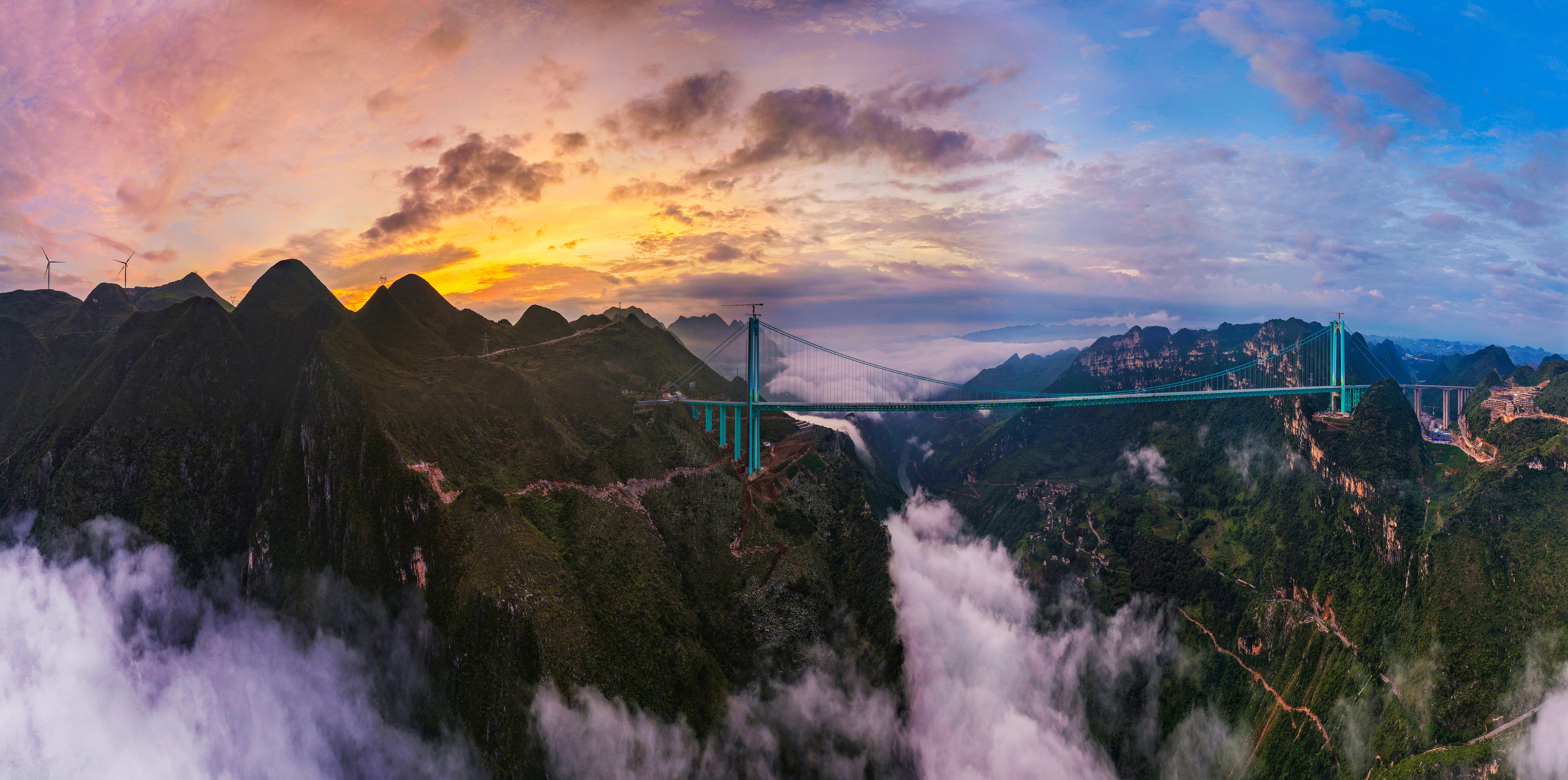El puente más alto, una pirámide escondida en Escocia y otras pistas que animan a un viaje