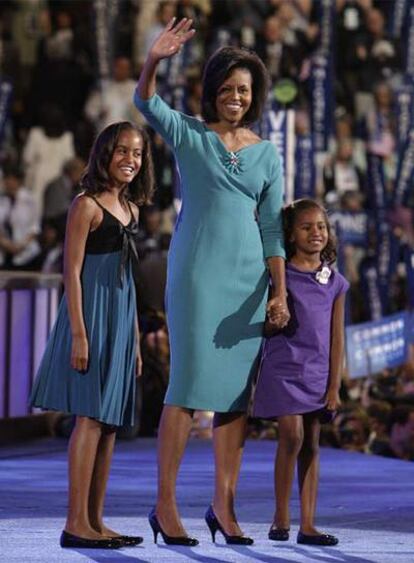 Michelle Obama y sus hijas, el lunes en la Convención Demócrata.