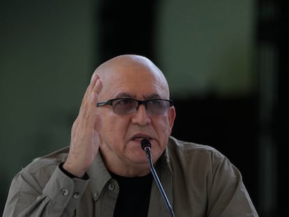 Antonio García, primer comandante del ELN durante una rueda de prensa en la Casa Cultural Aquiles Nazoa en Caracas, Venezuela, el 4 de octubre de 2022.