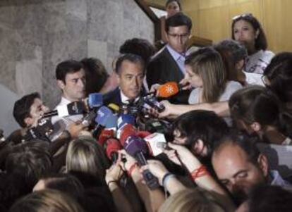 El consejero madrileño de Economía y Hacienda, Enrique Ossorio, realiza declaraciones a los periodistas tras el Consejo de Política Fiscal y Financiera (CPFF). EFE/Archivo