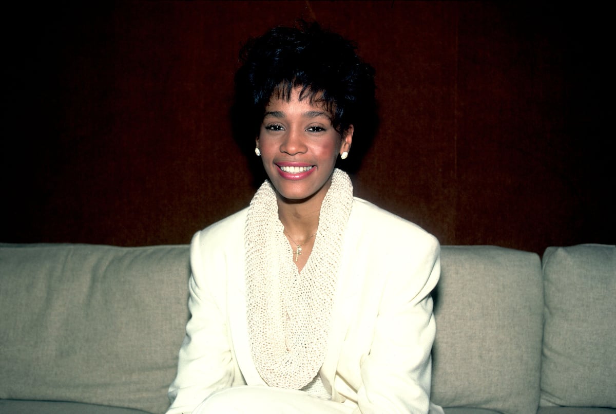 Los secretos que ocultó Whitney Houston en su primer éxito hace 40 años: la infidelidad, el armario y dos romances a la vez
