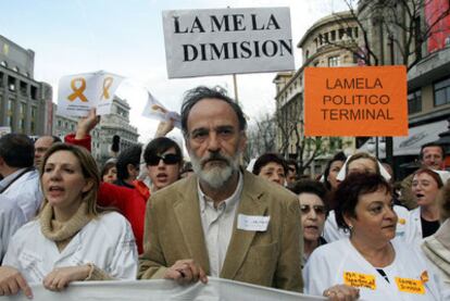 Luis Montes encabeza una manifestación en su favor celebrada en Madrid, en 2005.