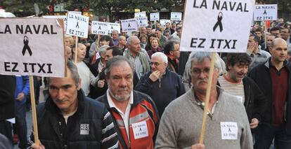 Los trabajadores de La Naval de Sestao se manifiestan en Barakaldo ante el anuncio de un ERE anterior.