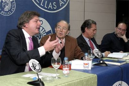 De izquierda a derecha, Méndez de Vigo, Vidal-Veneyto, López Garrido y Taibo, durante el debate.